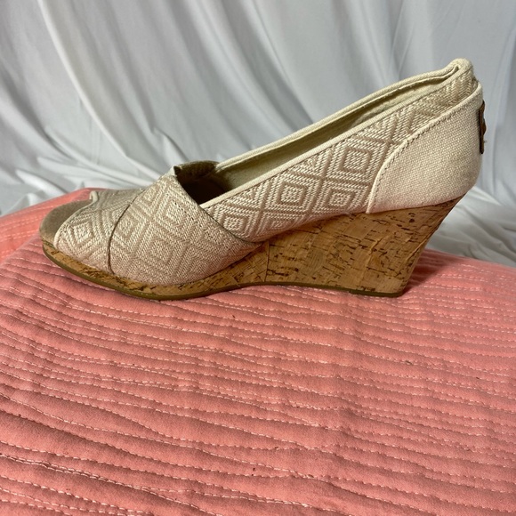 Tom’s open toe wedge, cork heel, size 8 - Picture 4 of 10